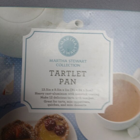 Martha Stewart Collection Tartlet Pan 13.5" x 9.5" x 1" Heavy Cast Aluminum NWT - Picture 3 of 9